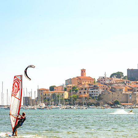 Surfing, windsurfing, kitesurfing in Talamone