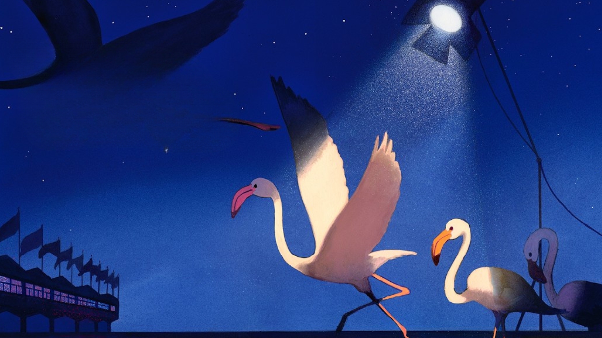 Due fenicotteri rosa chiaro su una passerella illuminata da una luce da palco, in una scena notturna blu con un cielo stellato e elementi scenografici sullo sfondo.